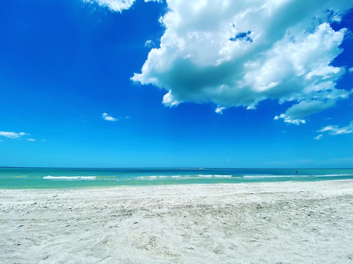 Wide sandy beach on Sanibel Island